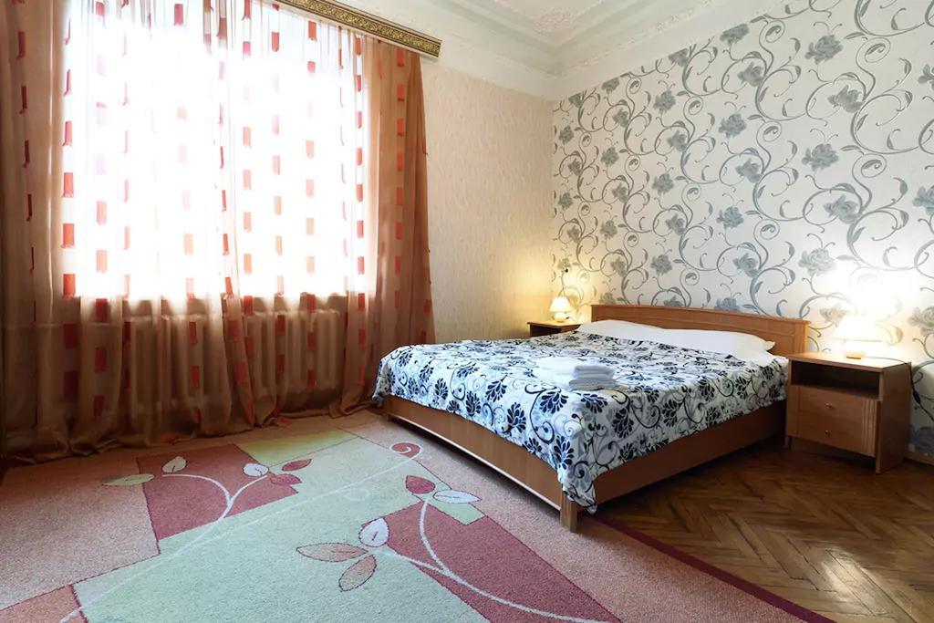 Home Hotel Apartments On Lva Tolstogo Kiev Exteriör bild