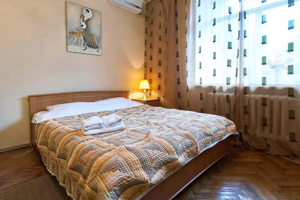 Home Hotel Apartments On Lva Tolstogo Kiev Exteriör bild